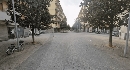 scandicci centrale, in zona pedonale, nella via di maggior interesse commerciale affittsi fondo dotato di servizio con una vetrina. richiesta garanzia con fidejussione bancaria. trattativa riservata. - classe energetica in elaborazione