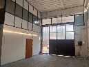 in zona artigianale, capannone di 98mq con 6mt di altezza, zona spogliatoio, bagno e ufficio oltre a resede privato. - classe energetica in elaborazione